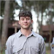 Profesor de filosofía a todos niveles, además de conocimientos en lengua Castellana, Catalán e Historia.